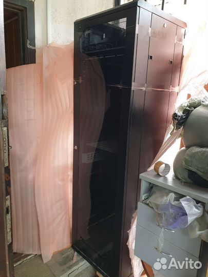 Шкаф серверный телекоммуникационный