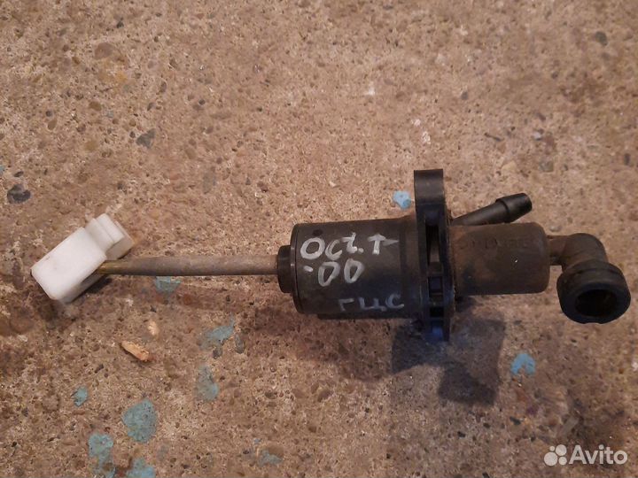 Главный цилиндр сцепления Skoda Octavia Tour