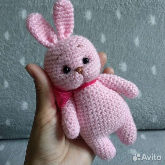 Вязаные игрушки зайчики