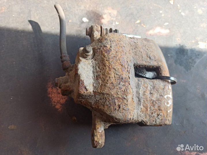 Суппорт передний левый Nissan Almera N16 QG18 2005