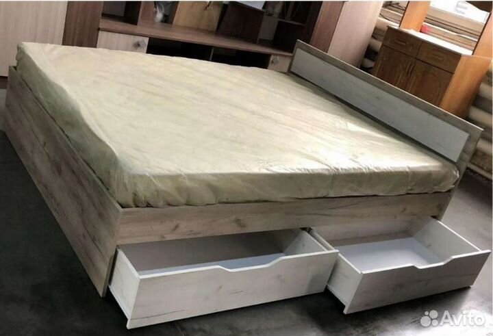 Кровать с вместительными ящиками Крафт