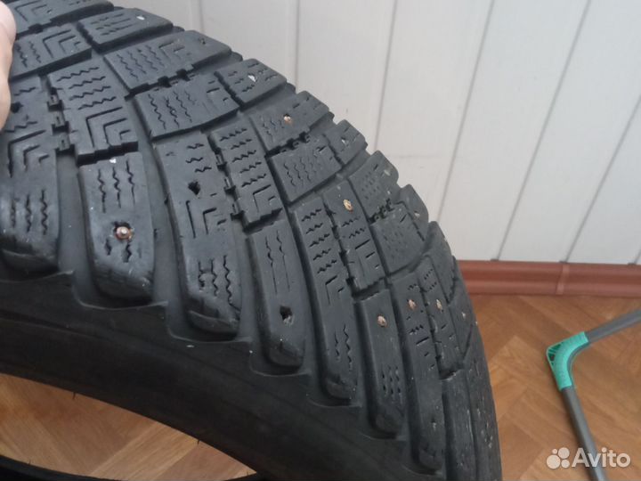 Goodyear Ultragrip Ice Arctic 205/50 R17