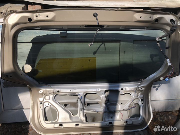 Стекло двери 5-й Toyota Allex NZE121