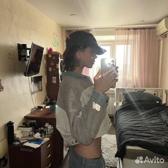 Укороченна демисезонная куртка levis&new balance