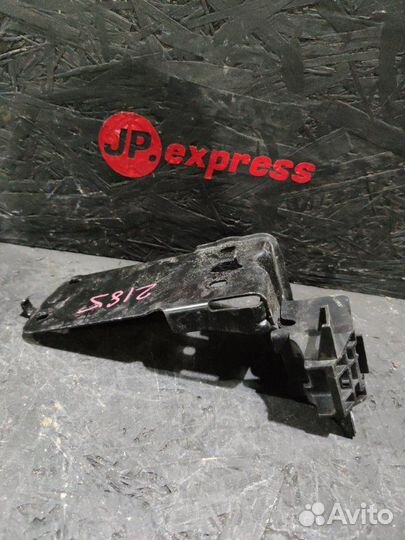 Кронштейн радиатора правый Bmw X1 E84 N46B20 2011