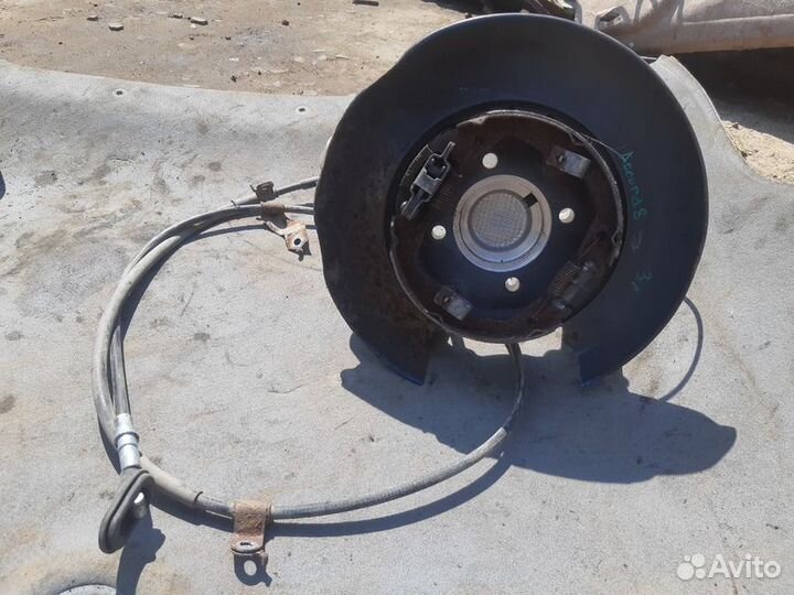 Кулак задний левый Honda Accord viii (8)