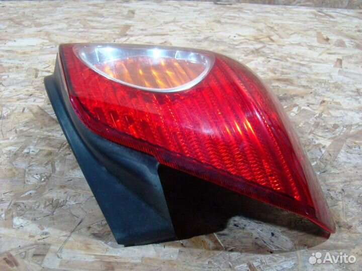 Toyota Avensis 2 Фонарь задний левый