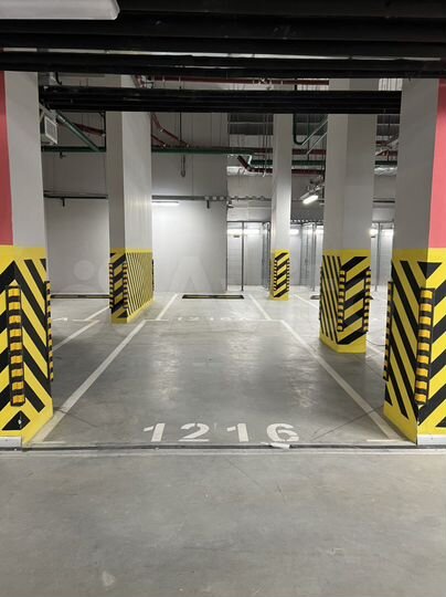 Машиноместо, > 30 м²