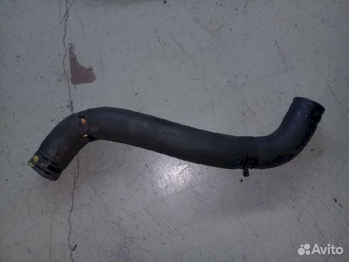 Патрубок охлаждения (радиатора) 1370A023верхний Mi