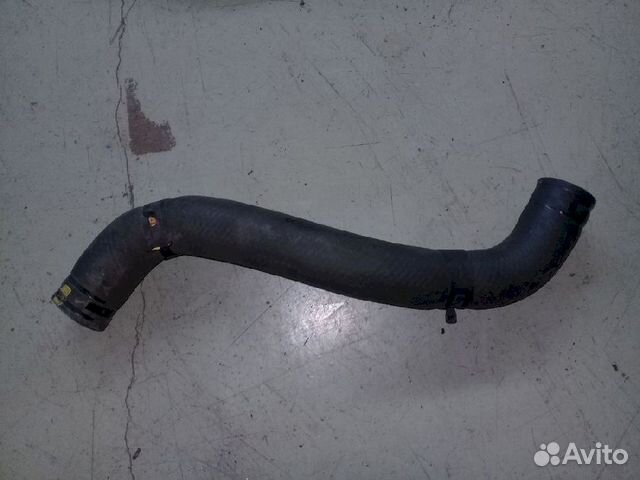 Патрубок охлаждения (радиатора) 1370A023верхний Mi