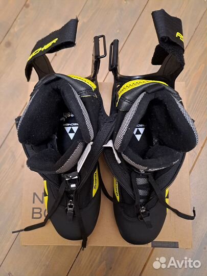 Детские лыжные ботинки fischer. Размер 32-34