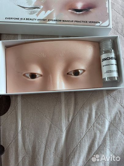 Манекен для макияжа