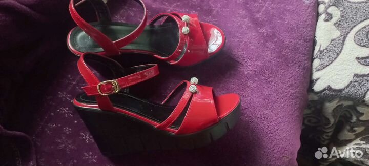 Босоножки женские