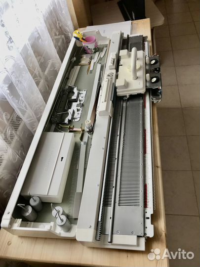 Продаётся вязальная машина silver reed 280