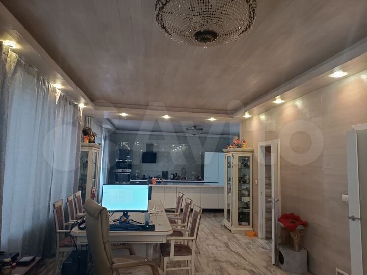 Дом 274 м² на участке 5,5 сот.