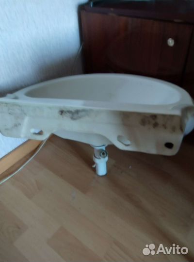 Раковина фаянсовая б.у