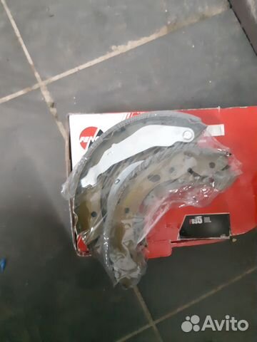 Toyota avensis задние тормозные колодки