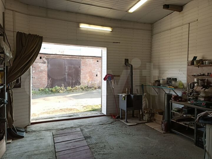 Гараж, > 30 м²