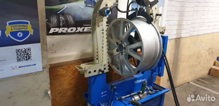 Westlake SA37 265/45 R21 104W