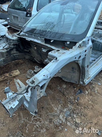 Четверть передний Renault Laguna DCI 1.5 2009