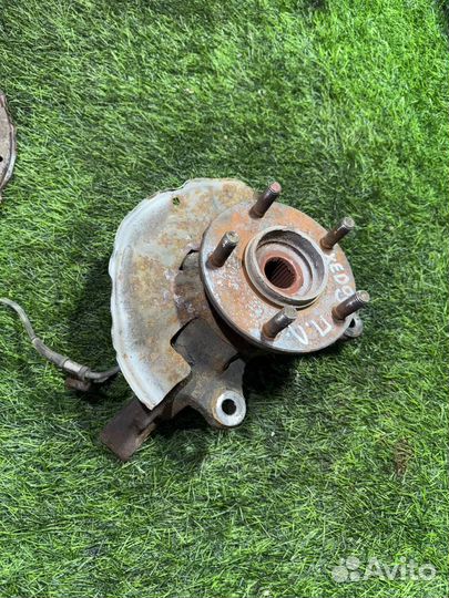 Правый поворотный кулак Mazda Xedos 6