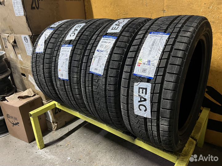 Triangle Snowlink PL02 245/45 R18