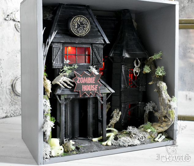 Вставка между книг 