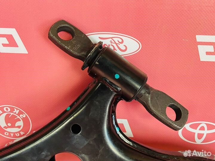 Правый передний рычаг подвески Камри (V 40-50-55)