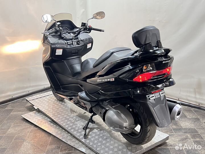 Максискутер Suzuki Burgman (SkyWave) 400