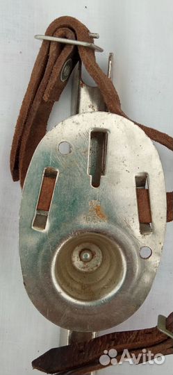 Винтажные детские коньки с кожаными ремешками