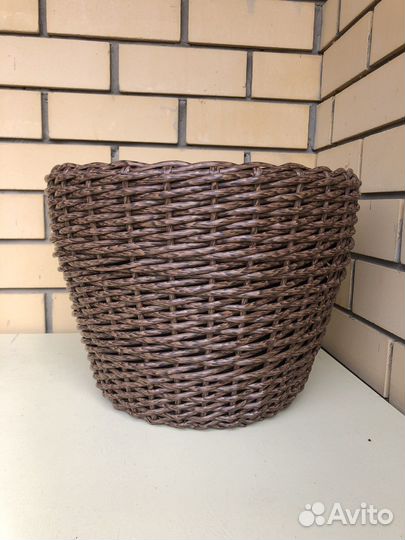 Кашпо для цветов из ротанга