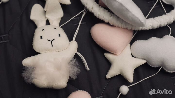 Мобиль на кроватку из фетра