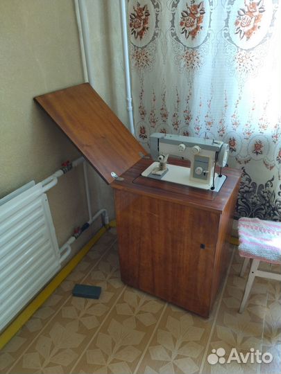 Швейная машинка чайка 142м