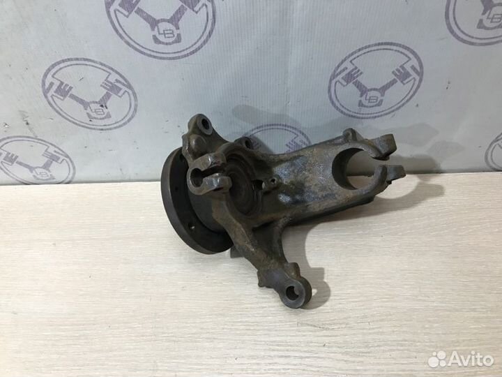 Кулак поворотный передний правый передний правый