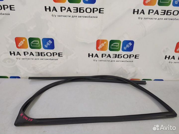 Уплотнительная резинка стекла двери задняя левая