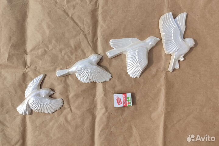 Птицы и лев барельеф