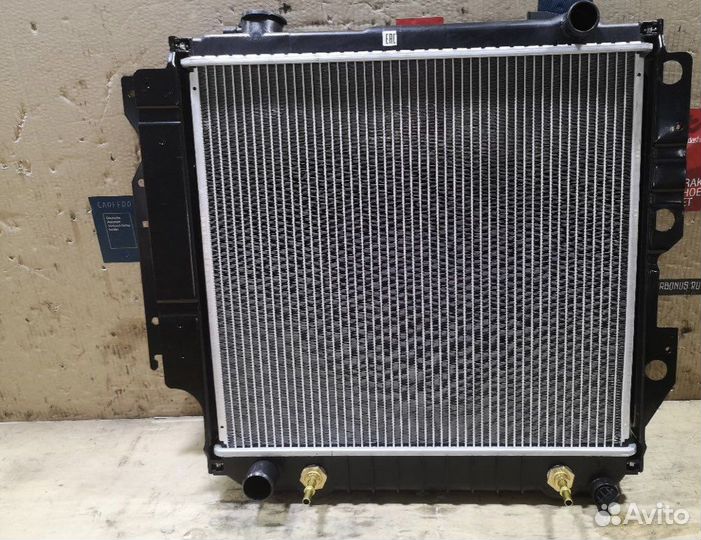 Радиатор двс Jeep Wrangler 2004 год