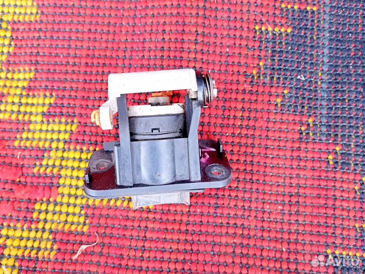 Личинка замка багажника Toyota Caldina