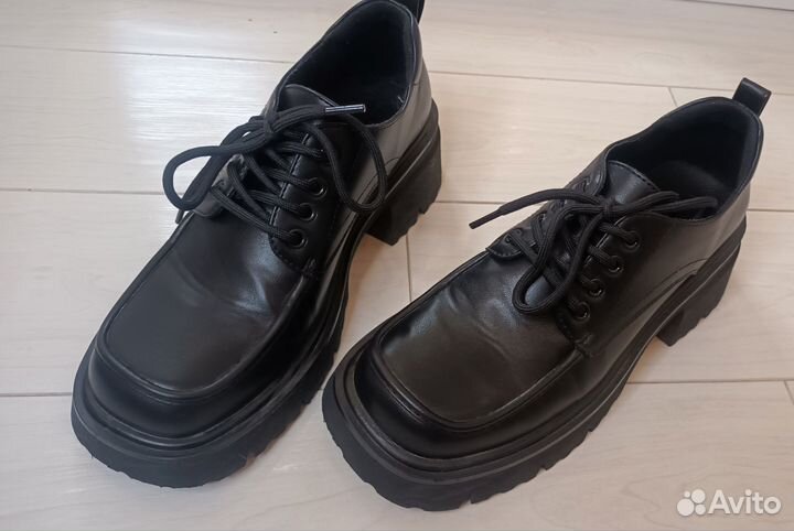 Ботинки дерби со шнуровкой на высокой платформе