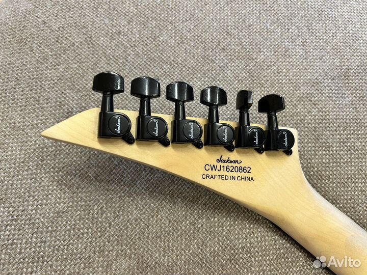 Уменьшенная электрогитара Jackson и комбик VOX