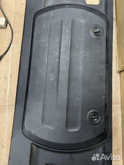 Обшивка двери багажника Паджеро 4