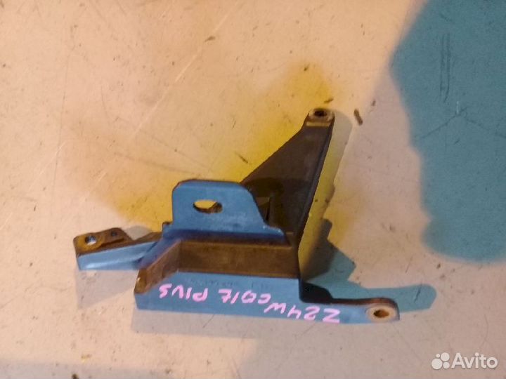 Кронштейн бампера передний правый MN170476 Mitsubi