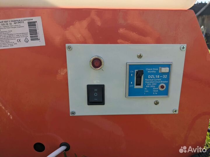 Хороший гончарный круг с педалью