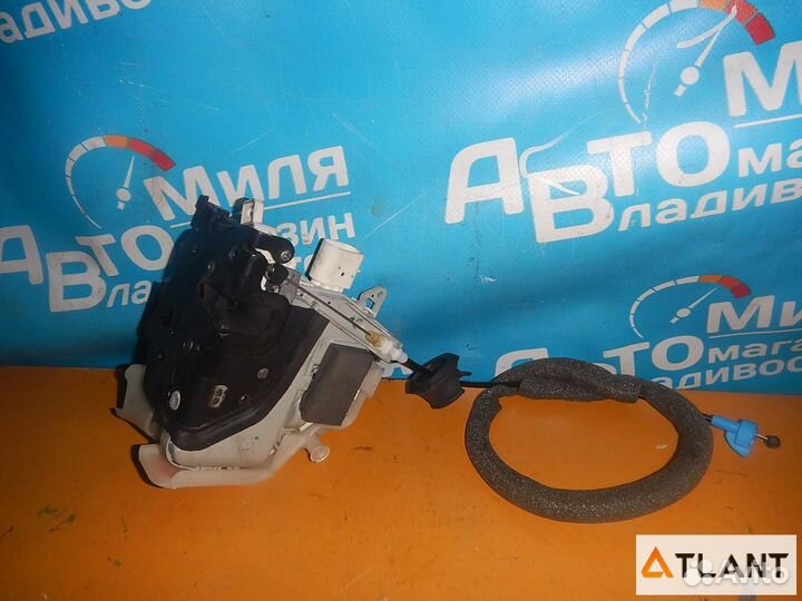 Замок двери передний правый audi A1