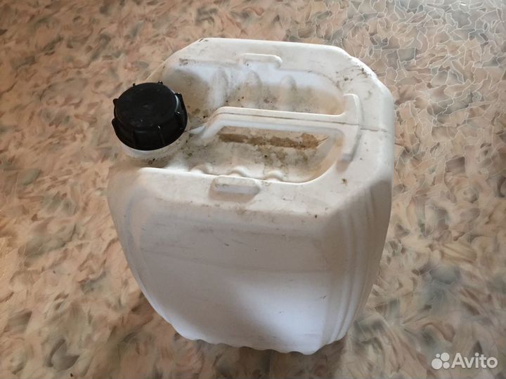 Канистры 20 литров 20шт пластиковые новые