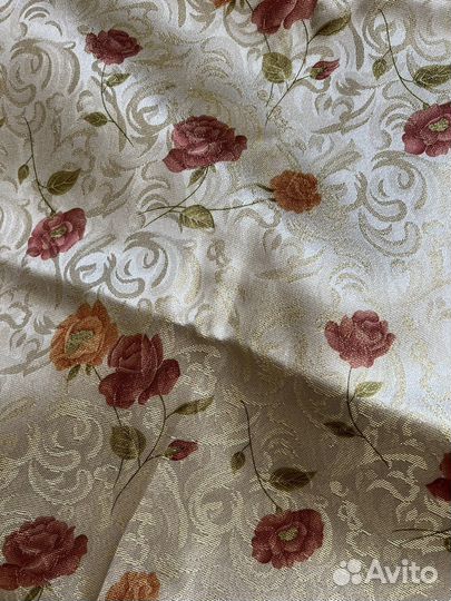 Скатерть «Розы в золоте» 160*220