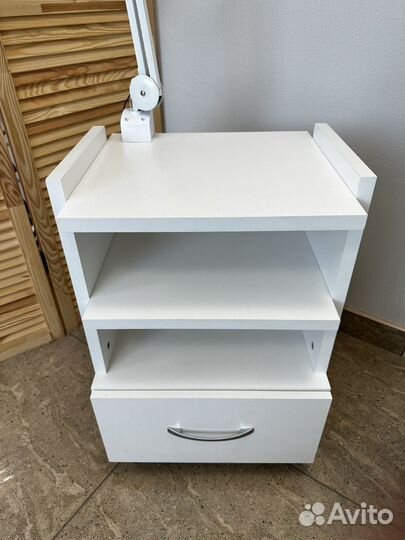 Тумбочка на колесах