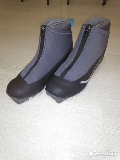 Продам лыжные ботинки