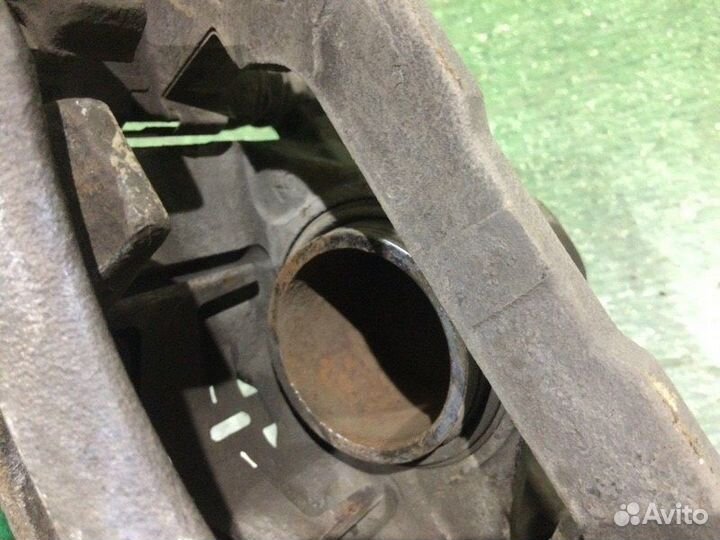 Суппорт тормозной передний правый Honda Accord CF4