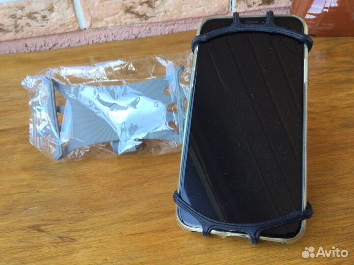 Силиконовый держатель для телефона на руль